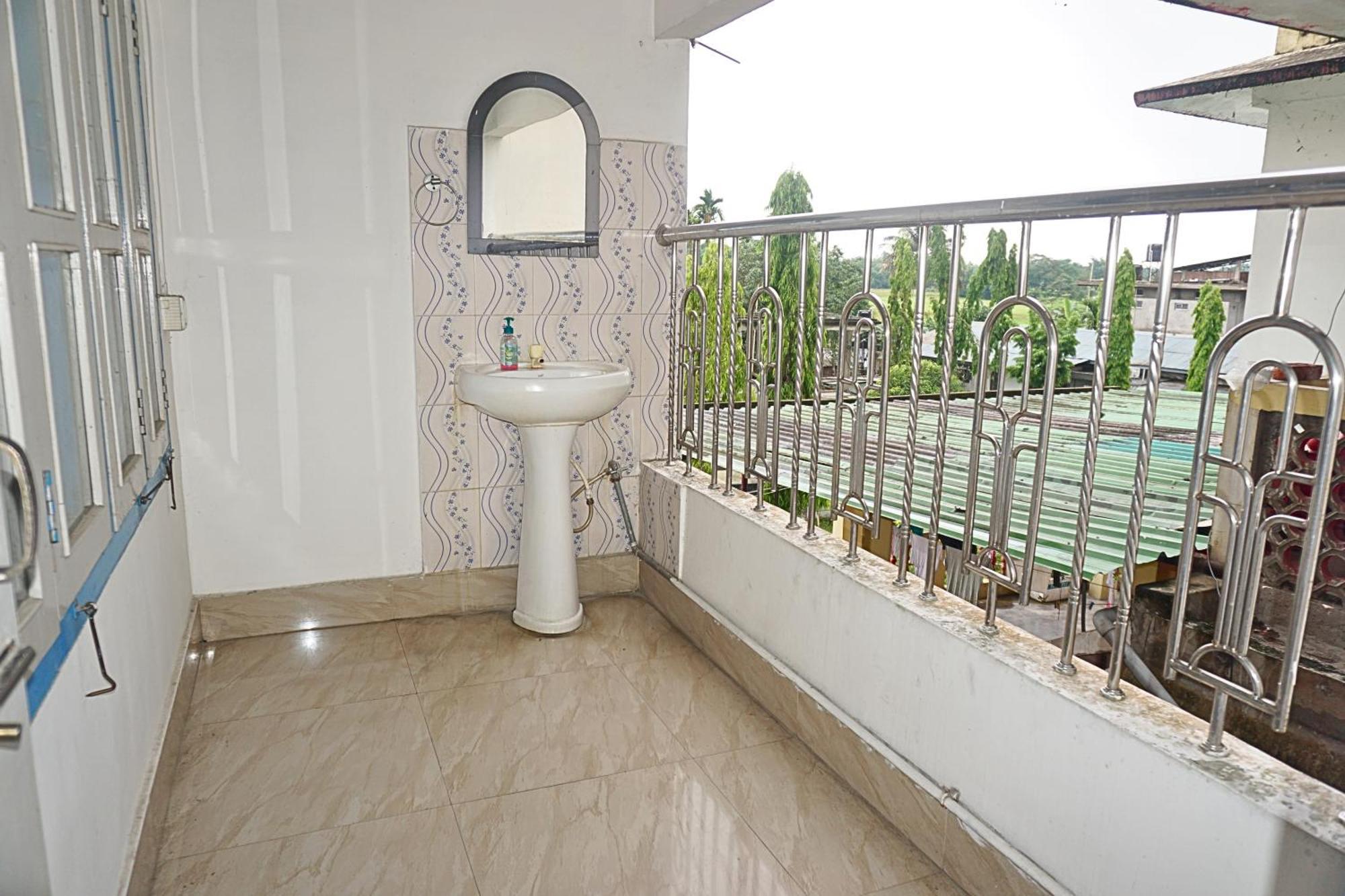 Taj Residency Holiday Homestay -Entire 1Bhk & 2Bhk Private Apartments -Call 767Ooo54Oo Jorhat Exterior photo